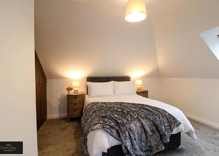 Nice 2 Bed House, Office, Wi-Fi, Free Parking